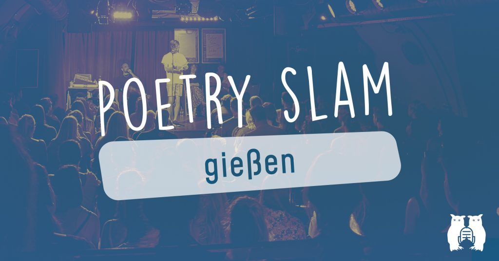 Stefan Dörsing und Benedict Hegemann moderieren den Poetry Slam in Gießen.