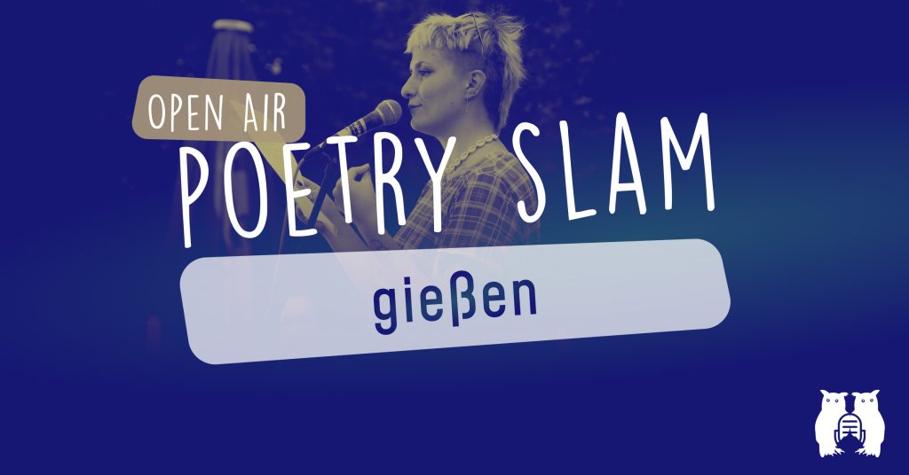 Ria beim Poetry Slam Gießen.