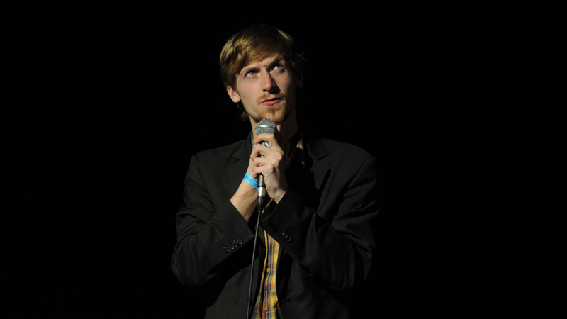 Benedict Hegemann im Finale der hessischen Poetry Slam Meisterschaft am 23.06.13 in Kassel.