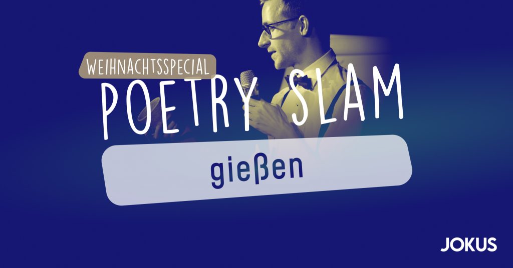 Moderator Benedict Hegemann denkt sich unfaire Herausforderungen aus beim Weihnachtsspecial des Poetry Slam Gießen.